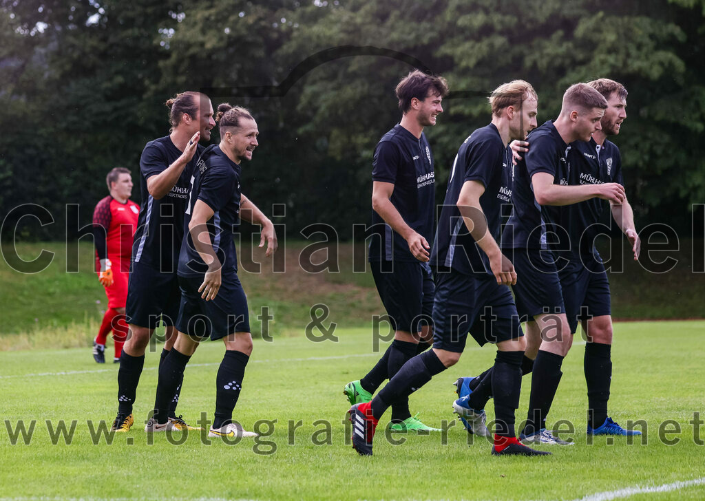 2023-09-03_034_SV_Anzing_gegen_TSV_Ottobrunn | Anzing, Deutschland, 03.09.2023:
Fußball, Kreisliga 2023 / 2024, Testspiel, 3. Spieltag, Endergebnis: 3:0

Jubel nach dem 1:0 durch Gabriel Thul (SV Anzing, #14)
Peter Rauch (SV Anzing, #6), Christian Rickhoff (SV Anzing, #7), Adrian Blumberg (SV Anzing, #10)

Foto: Christian Riedel / fotografie-riedel.net
