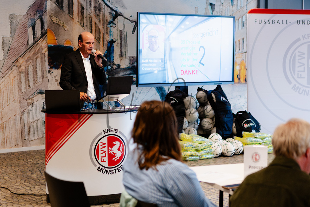20260702-kreisfußballkonferenz-0044 | Das ist die Fotodatenbank für authentische Sportfotografie aus Münster: Markus Paletta fotografiert Teams, Sportler:innen, Kinder, Events & Unternehmen. - Realisiert mit Pictrs.com