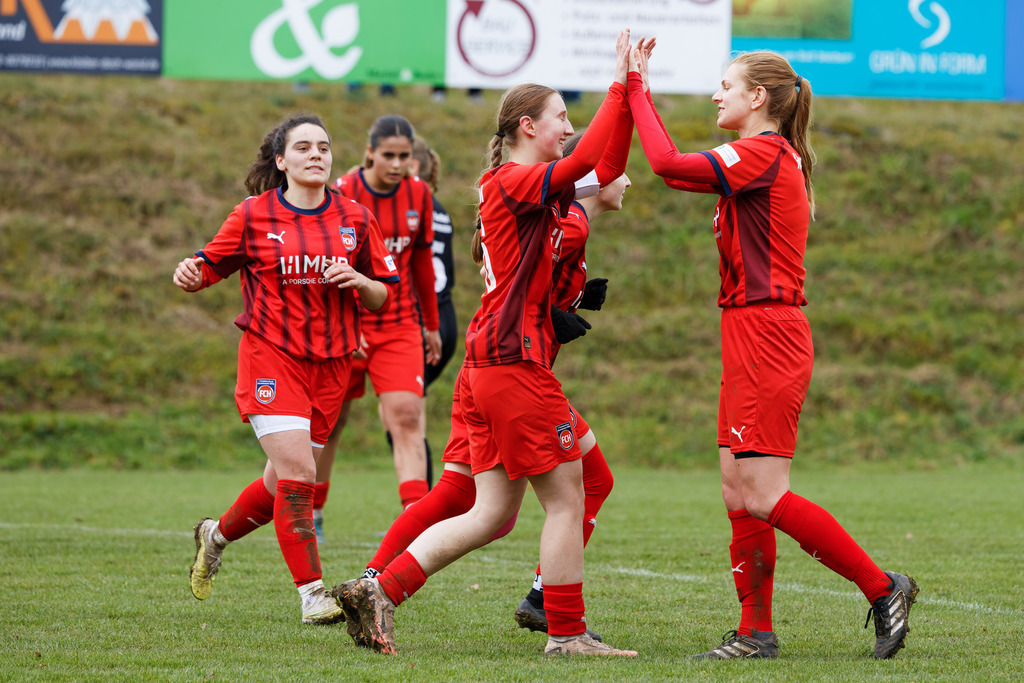 HOHFCH_251109_9263 | 1.FC Heidenheim 1846 II vs. GAST, Fußball, Frauen, Bezirksliga, 2025/2026, X. Spieltag, 03.10.2025 in Heidenheim, Kunstrasen b. Voith-Arena West(Foto: Michael Bulling) - Realisiert mit Pictrs.com