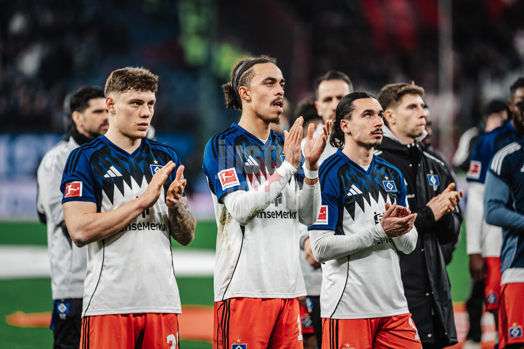 Fußball | Männer | Saison 2025/2026  | Fußball-Bundesliga | 16. Spieltag | FC St. Pauli vs. RB Leipzig | 27.01.2026 | Enttäusche Gesichter beim HSV nach der Niederlage, v.l. Nicolai Remberg (#21, HSV), Yussuf Poulsen (#15, HSV) und Rayan Philippe (#14, HSV)