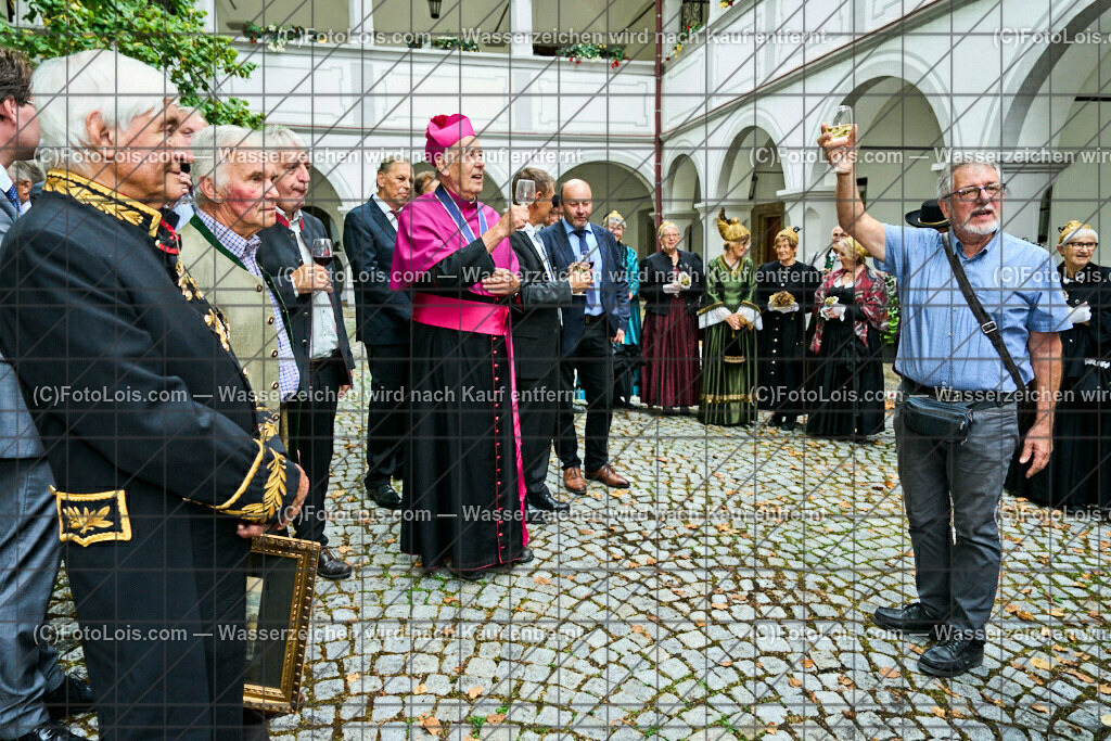 ALP3529_Jeanne de Ferrette_Empfang im Schloss Scheibbs | (C)FotoLois.com, Alois Spandl, 700stes Hochzeitsjubiläum - Albrecht II. mit Johanna von Pfirt in Thann (FR) im März 2024. Empfang des Organistionskommitees aus der Region Ferrette (Pfirt)/Thann aus dem Elsass mit Empfang durch die Stadtgemeinde und Bezirkshauptmannschaft Scheibbs im Schloss Scheibbs und anschließender Kranzniederlegung in der Kartausenkirche über der Krypta des Gründerehepaares durch Mitglieder des Templer Ordens im Beisein von Mitgliedern der Goldhaubengruppen, Fr 22. September 2023.