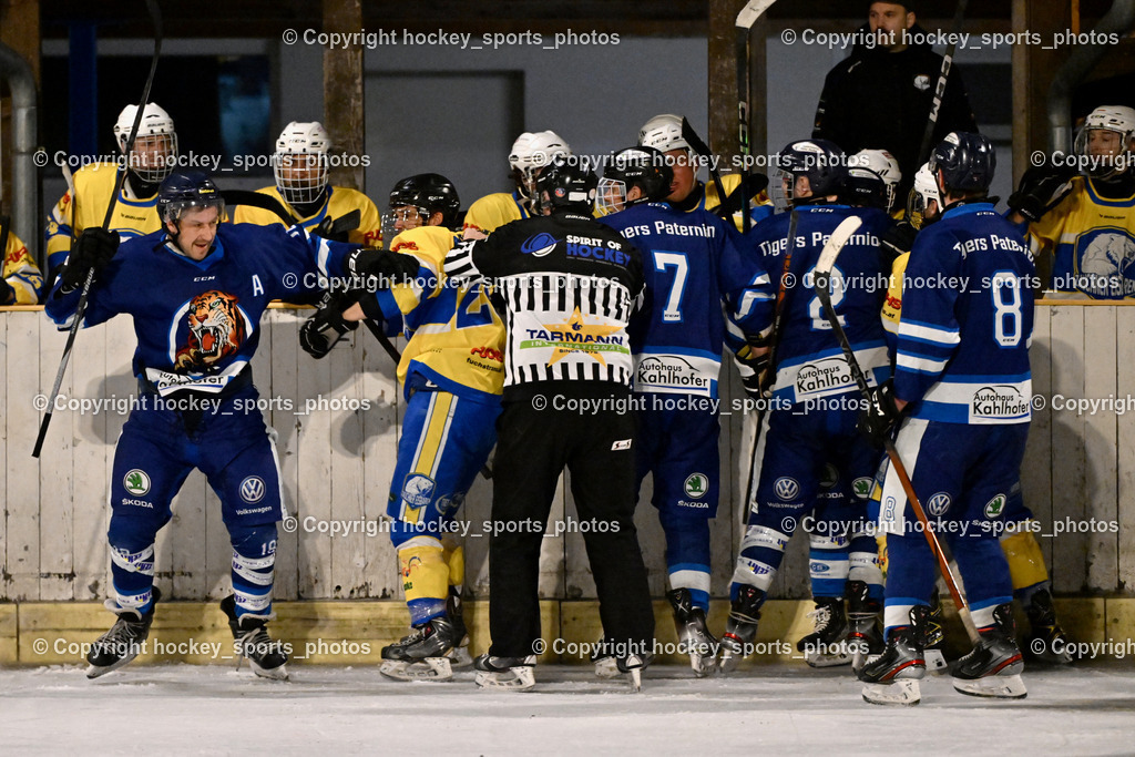 ELV Zauchen vs. EC Tigers Paternion  | #18 Kampitsch Andreas EC Tigers Paternion, #7 Kreuger Matthias EC Tigers Paternion, #2 Pranjic Marko EC Tigers Paternion, #8 Ortner Sandro EC Tigers Paternion, ELV Zauchen vs. EC Tigers Paternion , ELV Zauchen vs. EC Tigers Paternion  am 02.01.2025 in Eisoval Zauchen (Stadthalle Villach), Austria, (Photo by Bernd Stefan)