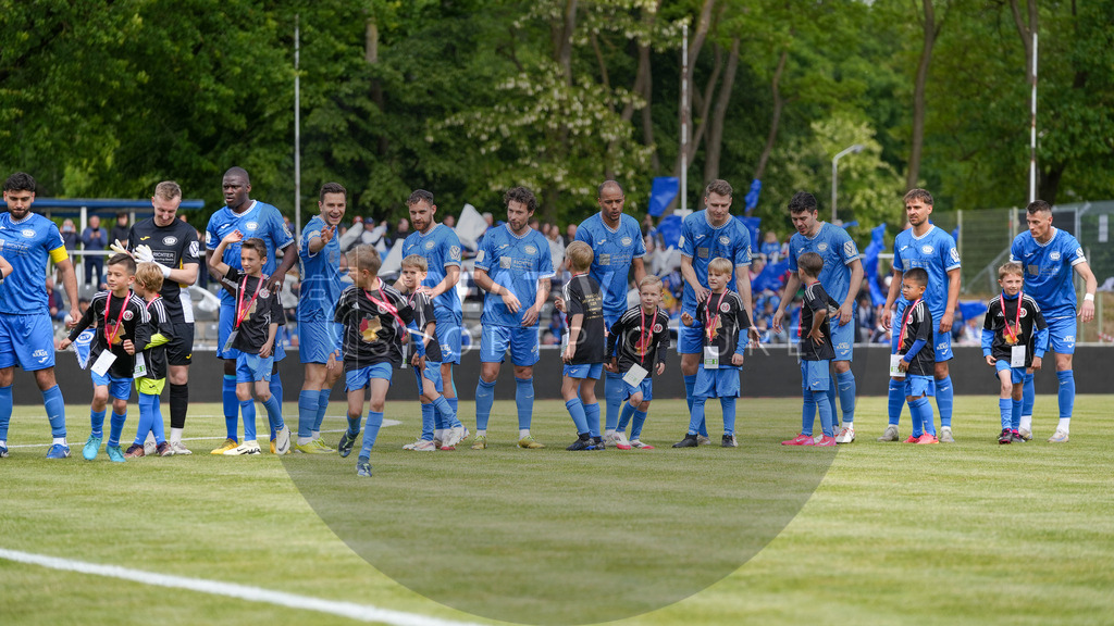 Fußball, Herren, Saison 2024/2025, Finaltag der Amateure 2025, Landespokal Brandenburg, Finale, VfB 1921 Krieschow vs. RSV Eintracht 1949, Samstag 24.05.2025, Volksparkstadion Neuruppin, | Fußball, Herren, Saison 2024/2025, Finaltag der Amateure 2025, Landespokal Brandenburg, Finale, VfB 1921 Krieschow vs. RSV Eintracht 1949, Samstag 24.05.2025, Volksparkstadion Neuruppin, Im Bild: Die Mannschaft des RSV Eintracht 1949 - Realisiert mit Pictrs.com