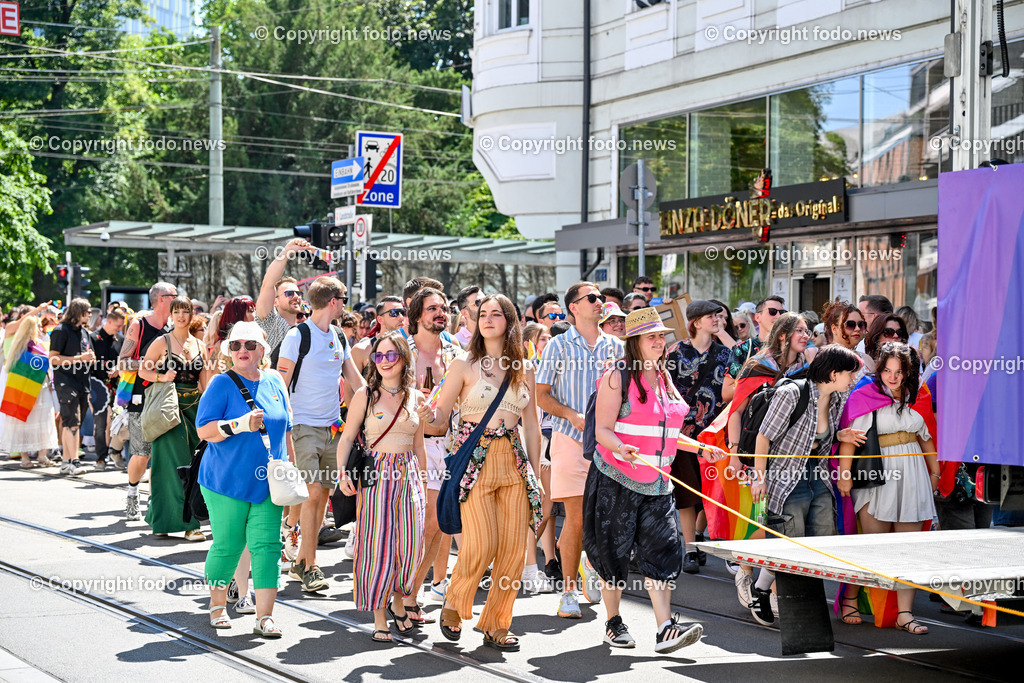 Linzpride 2025_ 21.06.2025-145 | 21.06.2025, Linz, AUT, Linzpride 2025, im Bild Teilnehmer an der Linz Pride 2025