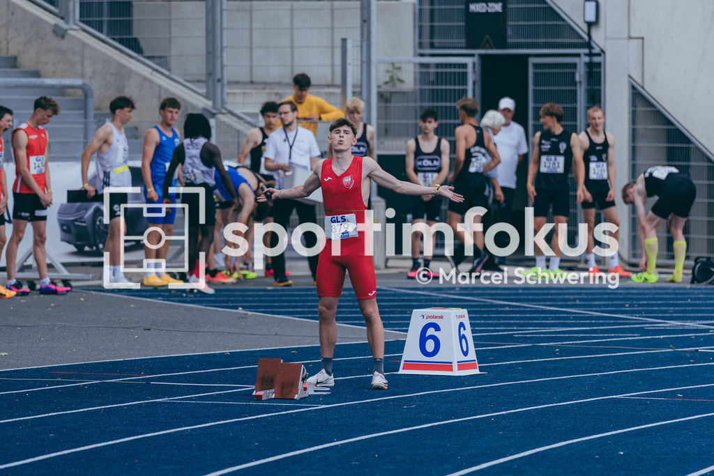 DM U23 U18 Bochum 2026 | Simon Pancherz (Eintracht Duisburg) beim Start in der 4x100-Meter-Staffelbei den Deutschen Meisterschaften der U18 &amp; U23 2026 im Lohrheidestadion in Bochum-Wattenscheid. - Realisiert mit Pictrs.com