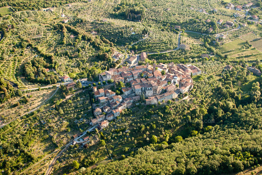 Aerial view: View of the town in Farnetella in the state Tuscany, Italy.Photo: IMG_28129.jpg taken on 06/01/2010 by Werner Riehm/FLY-FOTO.comResolution of the original: 4752 x 3168 px