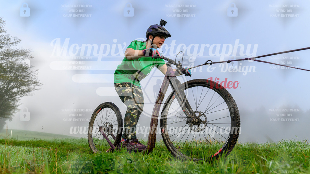MompixPhotography_20TSB_E5_DS2-12 | PayLife