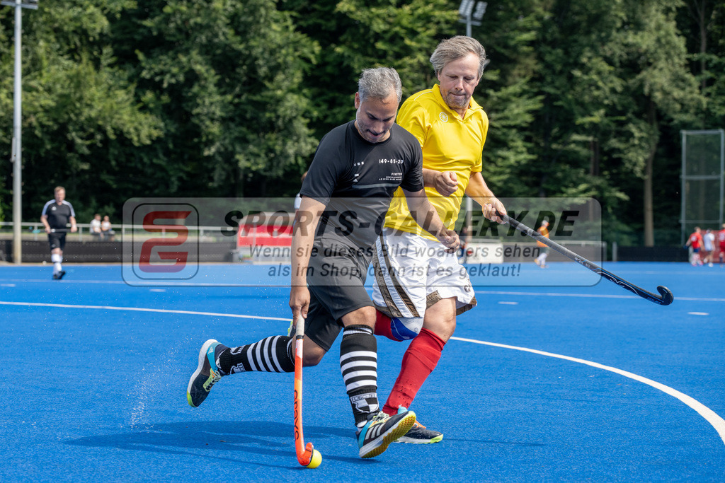 SFE_20240818_0197 | Krefeld, Deutschland, 18.08.2024:  European Cup for Recreational Hockey Players im KTHC Stadion Rot-Weiss Köln Tennis and Hockey Club am 18.08.2024 in Krefeld, Deutschland. (Foto von Stephan Fehrmann)Krefeld, Germany, 18.08.2024: European Cup for Recreational Hockey Players in KTHC Stadion Rot-Weiss Köln Tennis and Hockey Club at 18.08.2024 in Krefeld, Deutschland. (Foto from Stephan Fehrmann)