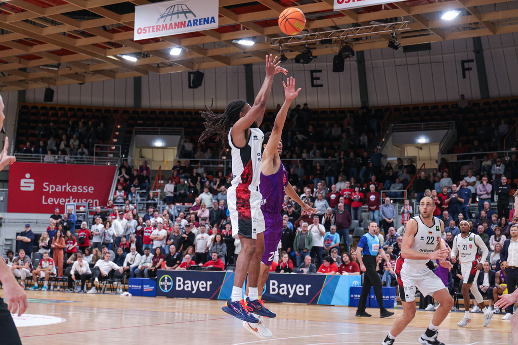 Pro A BAYER GIANTS vs BG Göttingen-150 | Fotos von Basketballspielen aus dem Raum NRW fotografiert von Gero Mueller-Laschet und Daniel Schaefer - Realisiert mit Pictrs.com