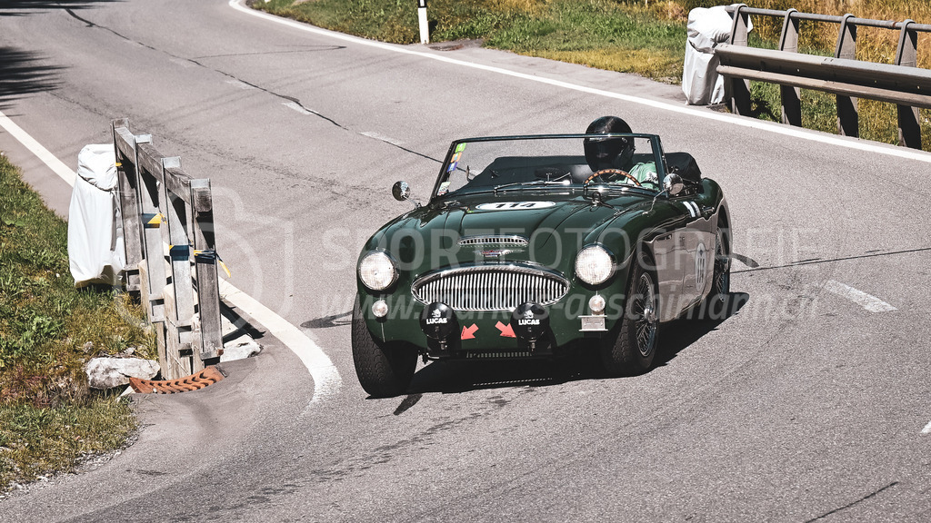 19. Arosa ClassicCar 2023 - 1. September 2023 | 19. Arosa ClassicCar 2023
Arosa, Schweiz
Wohnlich Kaspar aus Oberrieden mit der Startnummer 114 in einem Austin Healey 3000 MKIII BJ8, Jahrgang 1965, in der Klasse Alpine Performance.
@arosaclassiccar, @arosa.official, #arosaclassiccar, #arosa, #76curves, #classiccar
Bild: Sportfotografie Markus Aeschimann | www.markus-aeschimann.ch - Realisiert mit Pictrs.com