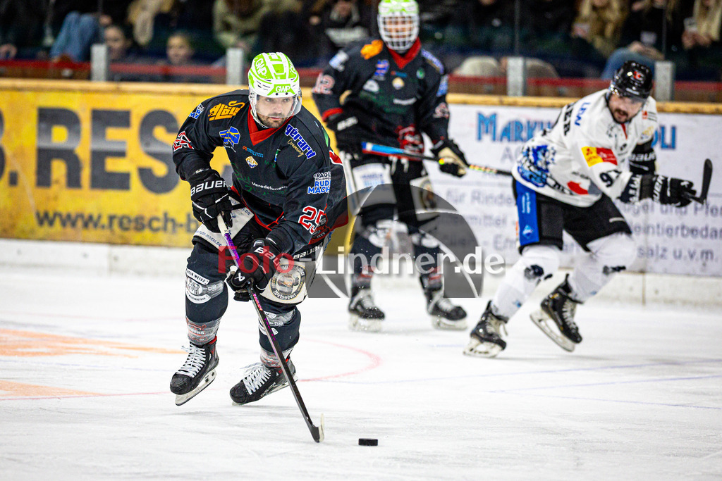 Peißenberg MINERS gegen HC Landsberg RIVER KINGS | Eishockey Bayernliga 2025/26 Vorrunde 4. Spieltag, Peißenberg MINERS gegen HC Landsberg RIVER KINGS, 20251024,Marius KLEIN (MINERS 25) in Aktion,2025-10-24 in Peißenberg (flatbuy Arena Peißenberg), Marius KLEIN (MINERS 25)Copyright: WolfgangxLindner www.foto-lindner.de