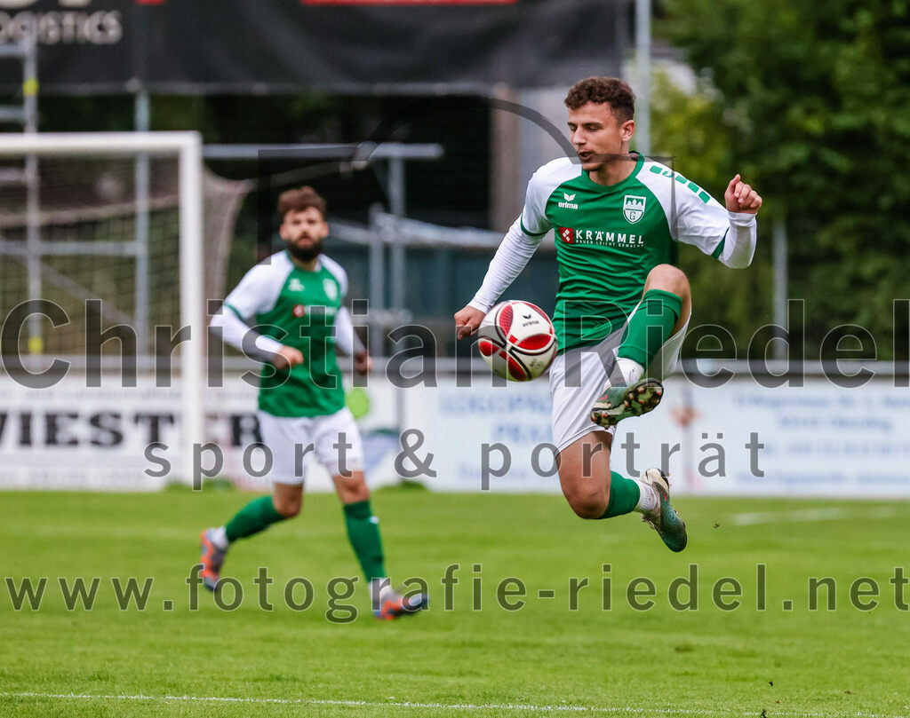 2023-08-09_028_FC_Schwaig_gegen_TuS_Geretsried | Deutschland, 09.08.2023:
Fußball, Landesliga Südost 2023 / 2024, 5. Spieltag, FC Schwaig gegen TuS Geretsried, Endergebnis: 4:1

Isni Redjepi (TuS Geretsried, #15)

Foto: Christian Riedel / fotografie-riedel.net