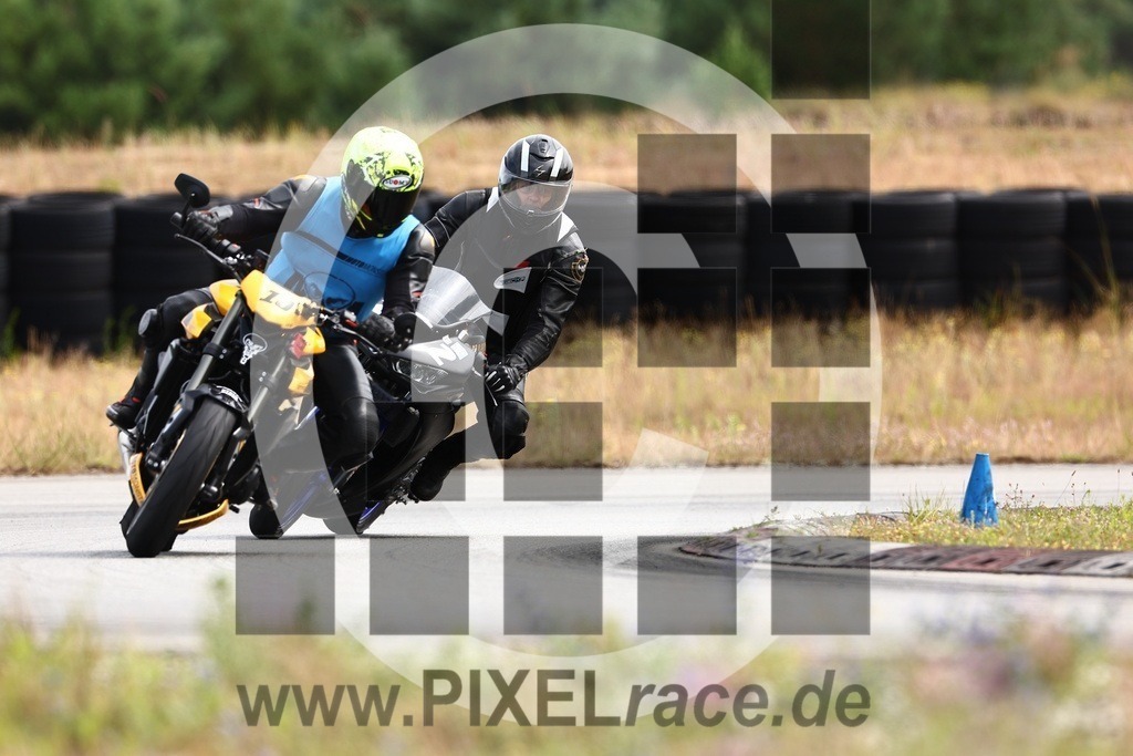 0010-20240704_00909 | Schöne Erinnerungen an spannende Momente - das festzuhalten ist unser Job. PIXELrace.de ist seit 2003 auf den Rennstrecken Europas unterwegs um die Action draußen beim Fahren und die wunderbare Stimmung imm Fahrerlager für euch einzufangen.