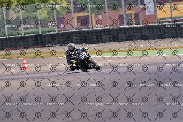 26bt05-1748 | markuskiefer.com - Realisiert mit Pictrs.com