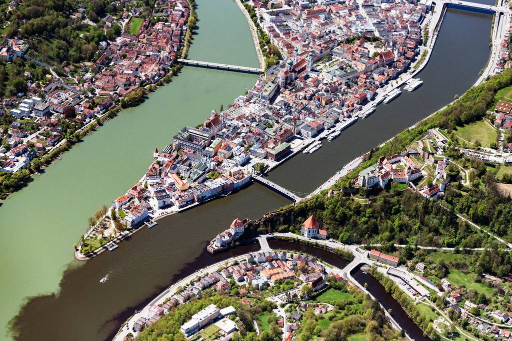 dr__0062413.jpg | PASSAU 09.05.2021 Altstadtbereich und Innenstadtzentrum der Drei-Flüsse-Stadt in Passau im Bundesland Bayern, Deutschland. // Old Town area and city center of Drei-Fluesse-Stadt in Passau in the state Bavaria, Germany. Foto: Daniel Reiter