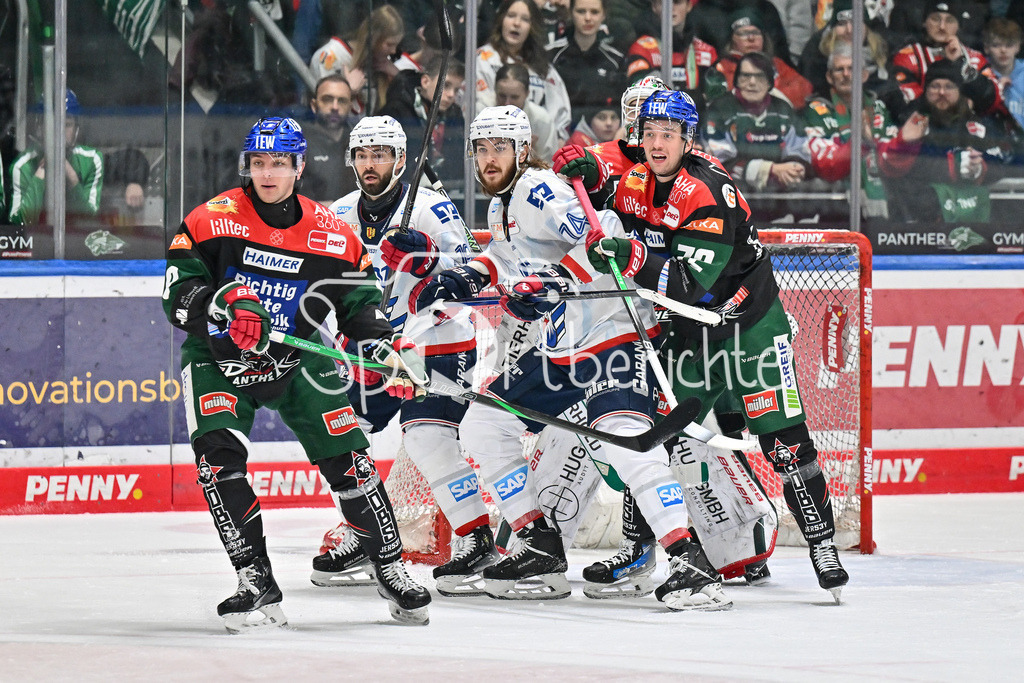 Augsburger Panther - Adler Mannheim | viel verkeht vor dem Tor von Strauss MANN (Augsburger Panther #38) / Justin VOLEK (Augsburger Panther #9) / Luke ESPOSITO (Adler Mannheim 19) / Ryan MACINNIS (Adler Mannheim 74) / Riley McCOURT (Augsburger Panther #72) / DEL: Augsburger Panther - Adler Mannheim, Curt Frenzel Stadion am 16.02.2025