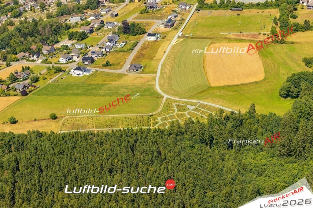Luftaufnahme der Stadt Schwarzenbach am Wald - Die Luftaufnahme wurde 2025 vom UL-Flugzeug heraus erstellt ( keine Drohne ) - Hochauflösende Luftaufnahme - für professionelle Ausdrucke geeignet. Die Geschenkidee !Mit Lizenz und Bildrechte bestellbar