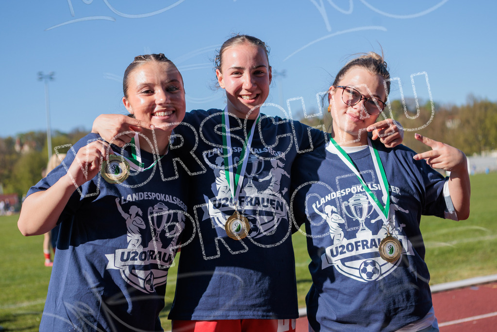 Gipfeltreffen der Frauen: Finale um den Sachsenlotto Landespokal 2026 | Am 1. Mai 2026 trafen im Endspiel des Sachsenlotto Landespokals die Frauen des Chemnitzer FC und die zweite Mannschaft von RasenBallsport Leipzig aufeinander. Vor stimmungsvoller Kulisse kämpften beide Teams ab 15:00 Uhr um die begehrte Trophäe des sächsischen Fußballs. Diese Galerie zeigt die Highlights, packende Zweikämpfe und die emotionalsten Momente des Finaltags. - Realisiert mit Pictrs.com