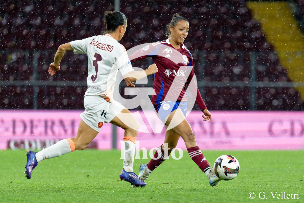 Women's Champions League - Servette FCCF v As Roma | El Ghazouani Imene (10 Servette FCCF) in action during the Women's Champions League game between Servette FCCF and As Roma at Stade de Genève in Geneva, Switzerland