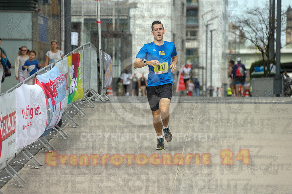 250920_1319_EX1_4013 | Sportfotografie im Rhein-Sieg Kreis, Köln, Bonn, NRW, Rheinland Pfalz, Hessen, etc. Unser Tätigkeitsfeld umfasst den Laufsport vom Volkslauf über den Marathon, Duathlon, Triathon bis zum Ultralauf wie Kölnpfad Ultra oder Schindertrail.