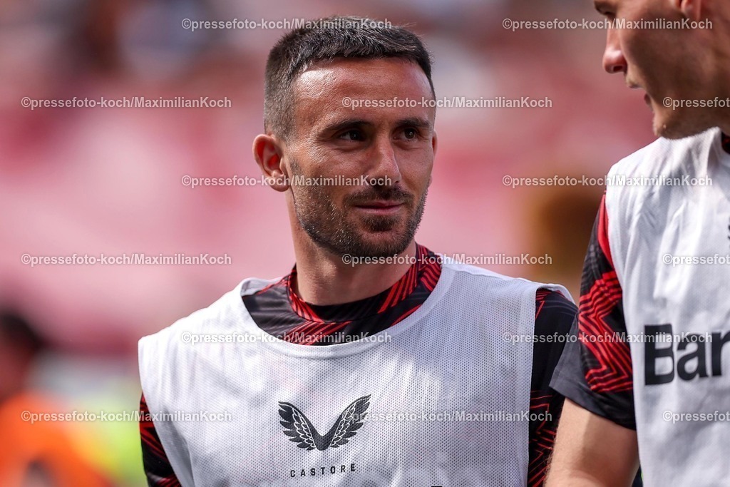 B0411052503469 | 11.05.2025, Fußball, Bayer 04 Leverkusen - Borussia Dortmund, 1. Fußball Bundesliga, 33. Spieltag, BayArena, Saison 2024 2025: Aleix Garcia (Bayer04 Leverkusen #24) DFB regulations prohibit any use of photographs as image sequences and or quasi-video.