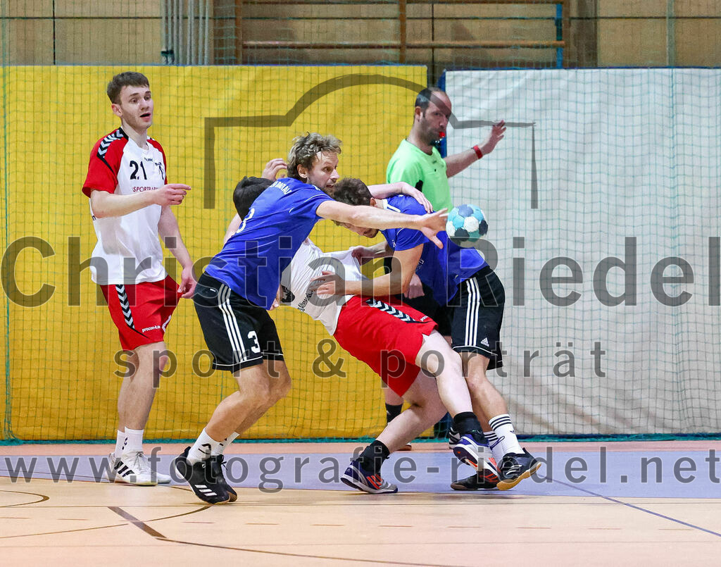 2022-10-08_048_SpVgg_Altenerding_gegen_ASV_Dachau | Erding, Deutschland, 08.10.2022:
Handball, Bezirksoberliga Männer 2022 / 2023, 4. Spieltag, SpVgg Altenerding gegen ASV Dachau, Endergebnis: 23:23

Severin Lößl (SpVgg Altenerding, #21), Viktor Schwalbe (ASV Dachau, #3), Quirin Huber (SpVgg Altenerding, #8), Matthias Hauß (ASV Dachau, #22)

Foto: Christian Riedel / fotografie-riedel.net