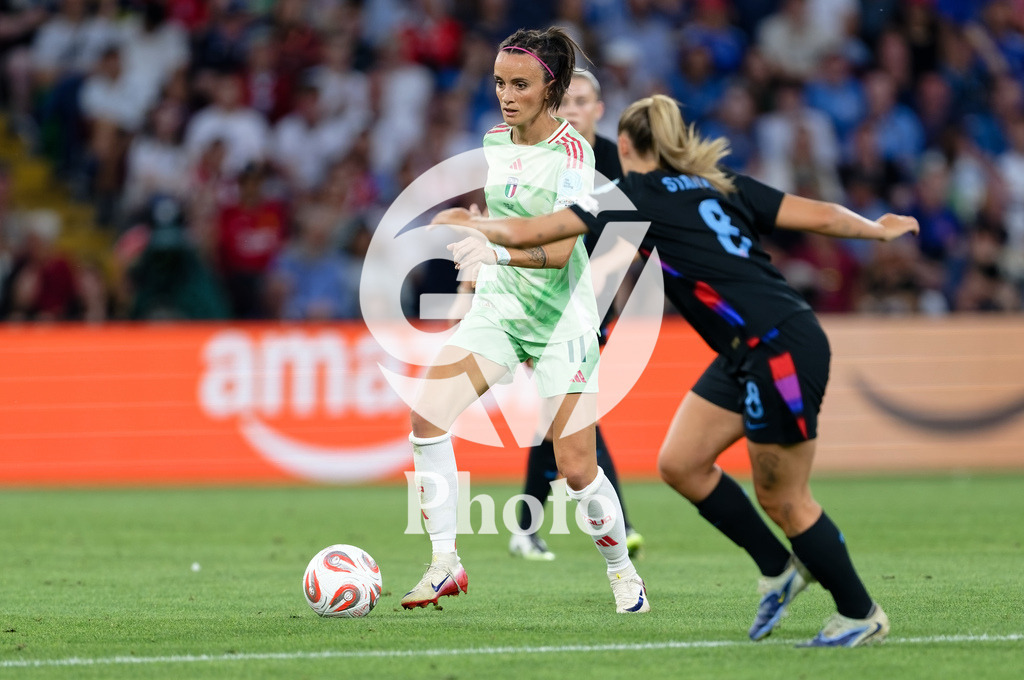 England v Italy - UEFA Women's EURO 2025 Semi-Final | GENEVA, SWITZERLAND - JULY 22:  Barbara Bonansea of Italy (L) controls the ball under pressure from Georgia Stanway of England  during the UEFA Women's EURO 2025 Semi-Final match between England and Italy at Stade de Geneve on July 22, 2025 in Geneva, Switzerland. (Photo by Giuseppe Velletri/Sports Press Photo/Getty Images)