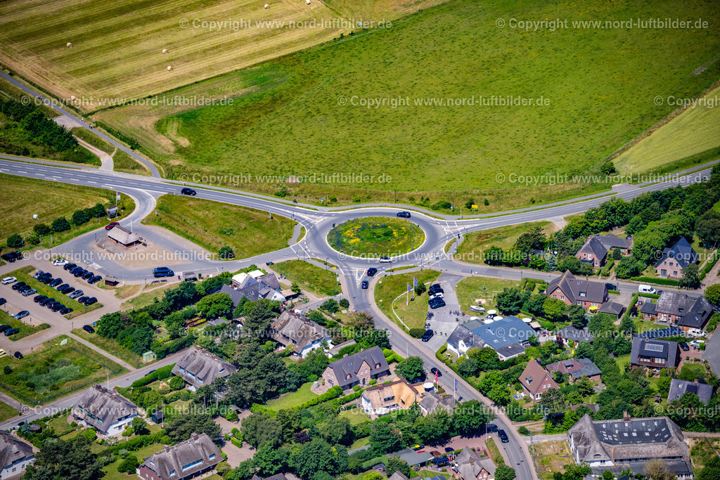 Sylt_Keitum_Kreisel_ELS_0055210625 | SYLT 21.06.2025 Kreisel in Keitum auf der Insel Sylt im Bundesland Schleswig-Holstein, Deutschland. // Roundabout in Keitum on the island of Sylt in the federal state of Schleswig-Holstein, Germany. Foto: Martin Elsen