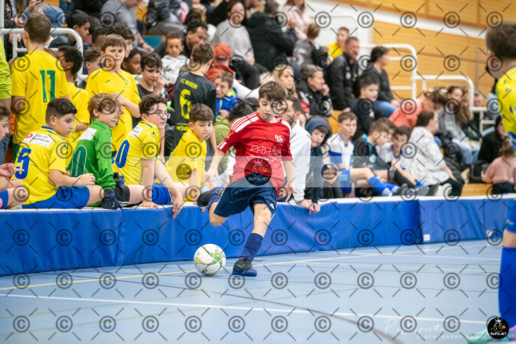 20241130_FCR-Hallenturnier-D-1_013 | Sport und Naturfotografie von Roberto Esposito zeigt echte Momente Bewegung und die Schönheit der Natur. Ausdrucksstarke Bilder schaffen Emotionen.