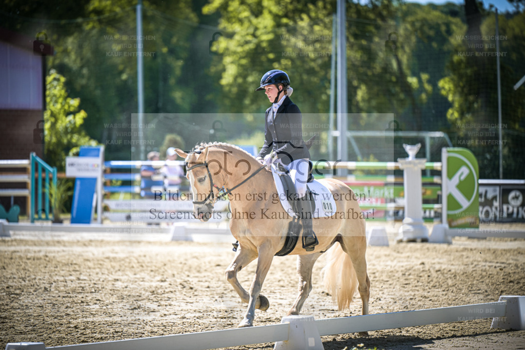 DOS_9731 | Entdecke hochwertige Reitturnierfotos von Foto Oger. Professionell, emotional und authentisch – jetzt Lieblingsmomente im Shop bestellen. - Realisiert mit Pictrs.com