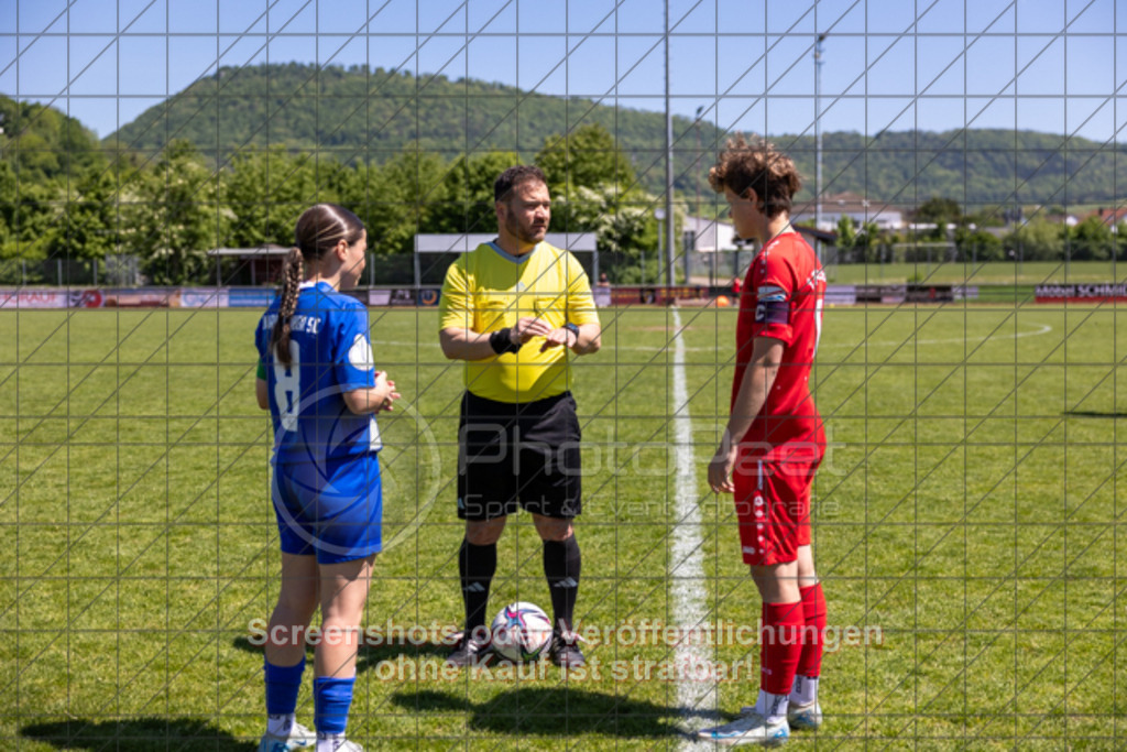 20250510_140005_0087 | #,1.FC Donzdorf (rot) vs. Karlsruher SC (blau), Fussball, EnBW-Oberliga B -Juniorinnen, 23. Spieltag, Saison 2024/2025, Rasenplatz, Lautertal Stadion, Süßener Straße 16, 73072 Donzdorf, 10.05.2025 - 14:00 Uhr,Foto: PhotoPeet-Sportfotografie/Peter Harich