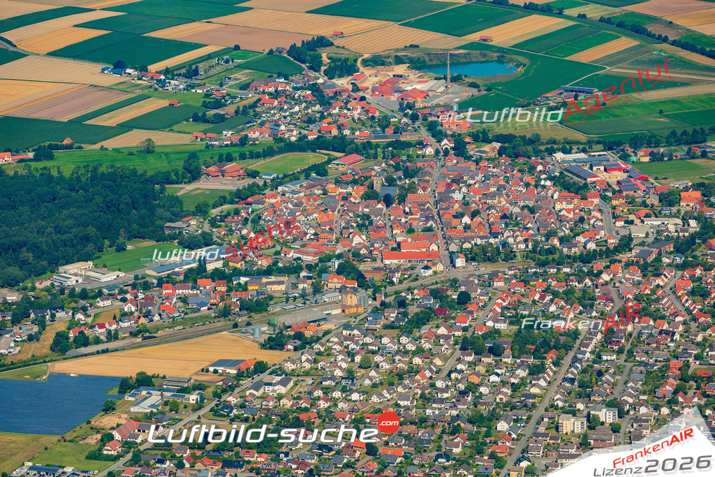 Neue Luftbildaufnahme der Stadt Volkmarsen - Das Luftbild wurde 2025 vom UL-Flugzeug heraus erstellt ( keine Drohnenaufnahme ) - Hochauflösende Luftaufnahme - für Wandbilder und großformatige Ausdrucke geeignet. Das besondere Geschenk!Hier alle&nbsp;Infos zur Lizenzierung der LuftaufnahmeWir fliegen auch dieses Jahr wieder in Ihre Region um Luftbilder zu erstellen.- Luftbild anfragen