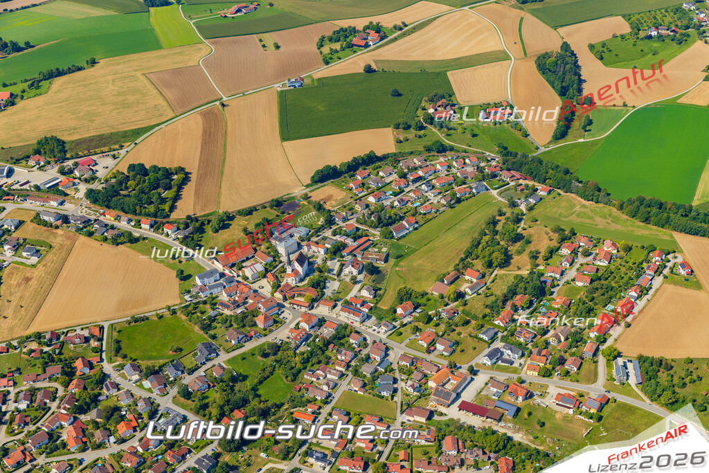 Geschenkidee Neukirchen am Inn bei Neuburg am Inn -Die Luftbildaufnahme wurde 2025 vom UL-Flugzeug heraus erstellt ( keine Drohne ) - Hochauflösende Luftaufnahme -Nicht vergleichbar mit Google Maps oder Satelittenbilder- Die Geschenkidee !Mit Lizenz und Bildrechte bestellbar
