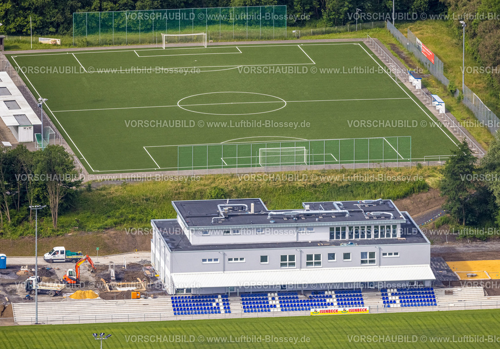 Hamm220602240 | Luftbild, Baustelle und Neubau Sportplatz mit Tribünen sowie ein Vereinsgebäude mit Sport-Kindertagesstätte, An der Lohschule, Rhynern, Hamm, Ruhrgebiet, Nordrhein-Westfalen, Deutschland