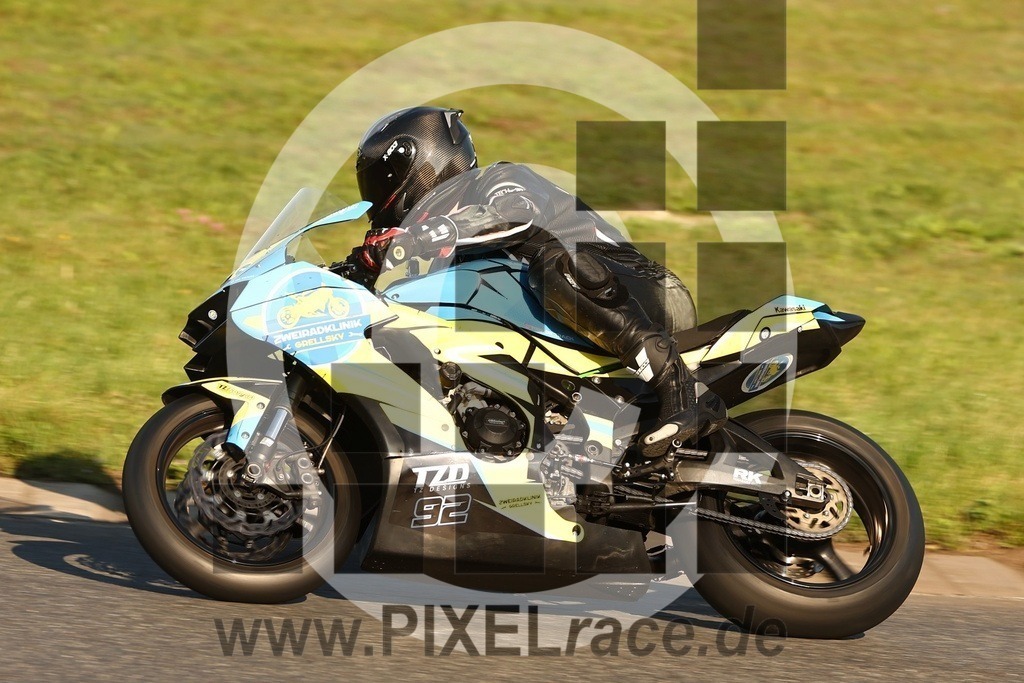 0092-20250909_12961 | Schöne Erinnerungen an spannende Momente - das festzuhalten ist unser Job. PIXELrace.de ist seit 2003 auf den Rennstrecken Europas unterwegs um die Action draußen beim Fahren und die wunderbare Stimmung imm Fahrerlager für euch einzufangen.