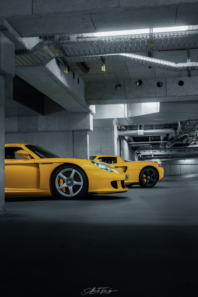 Carrera GT Double Trouble | Entdecken Sie die faszinierende Welt von Alexander Tschuncky Arts: Kreative Fotografie, atemberaubende Automobilkunst und hochwertiger Bilderdruck. Lassen Sie sich inspirieren! - Realisiert mit Pictrs.com