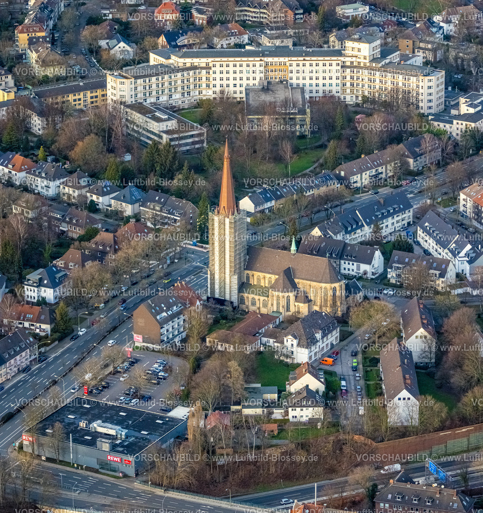 Essen230101721 | Luftbild, kath. Kirche St. Hubertus und Raphael, Sanierung, verhüllter Kirchturm, Huttrop, Essen, Ruhrgebiet, Nordrhein-Westfalen, Deutschland