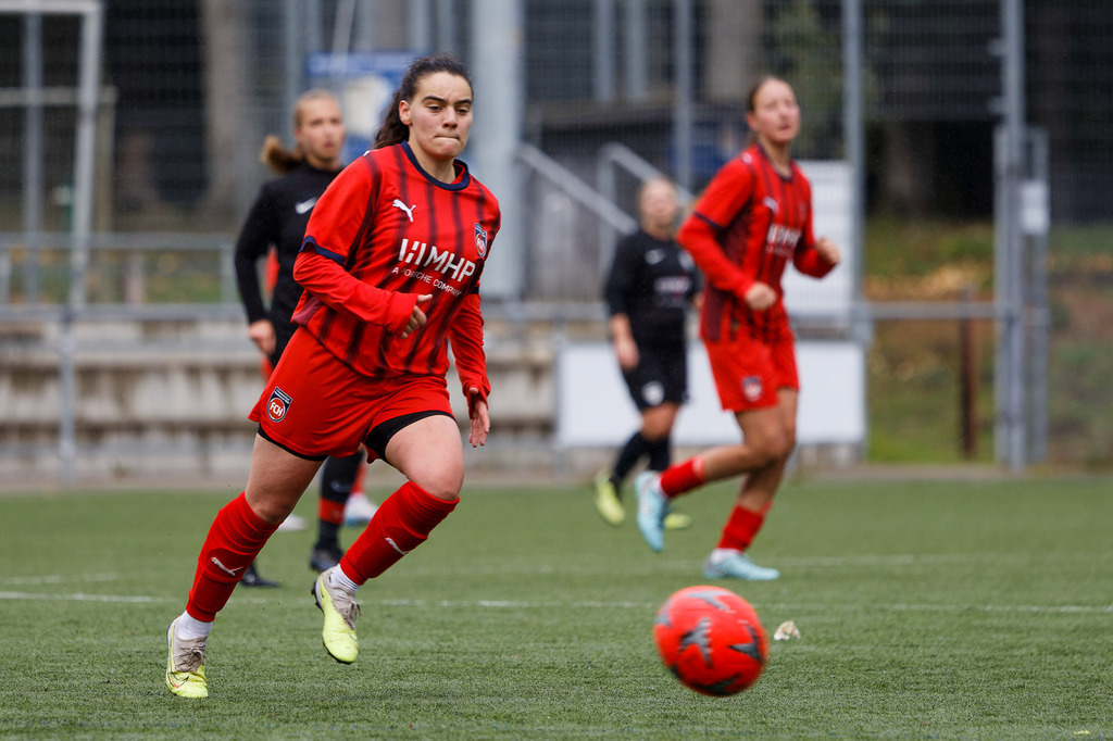 FCHHOH_251005_8915 | 1.FC Heidenheim 1846 II vs. SGM Hohenmemmingen/Sontheim, Fußball, Frauen, Bezirksliga, 2025/2026, 4. Spieltag, 05.10.2025 in Heidenheim, Kunstrasen b. Voith-Arena West(Foto: Michael Bulling) - Realisiert mit Pictrs.com