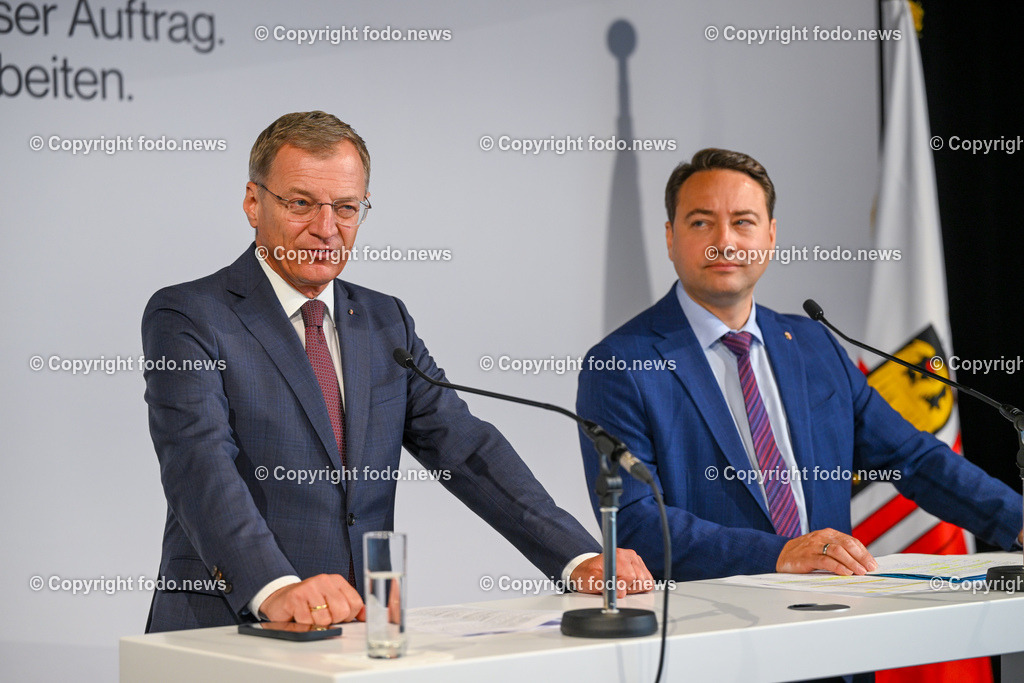 Pressekonferenz LH Stelzer_ LH-Stv. Haimbuchner_ Arbeitsklausur 2023_ 12.09.2023-12 | 12.09.2020, OK Mediendeck Linz, AUT, Pressekonferenz LH Thomas Stelzer, LH-Stv. Manfred Haimbuchner, Menschen entlasten. Wirtschaft foerdern, Präsentation der Ergebnisse der Arbeitsklausur von OoeVP und FPoe Oberoesterreich, im Bild LH Thomas Stelzer (VP), LH-Stv. Manfred Haimbuchner (FP)