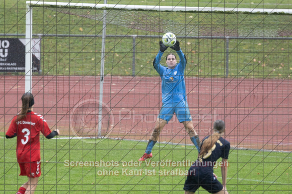20251004_162438_0286 | #,1.FC Donzdorf (rot) vs. ASV Spartania Eislingen (blau), Fussball, B-Juniorinnen-Verbandsstaffel Nord, wfv, 03. Spieltag, Saison 2025/2026, Rasenplatz, Lautertal Stadion, Süßener Straße 16, 73072 Donzdorf, 04.10.2025 - 16:00 Uhr,Foto: PhotoPeet-Sportfotografie/Peter Harich