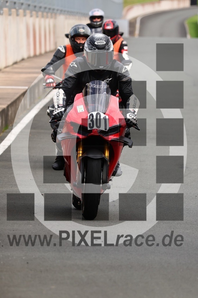 0301-20260907_00637 | Schöne Erinnerungen an spannende Momente - das festzuhalten ist unser Job. PIXELrace.de ist seit 2003 auf den Rennstrecken Europas unterwegs um die Action draußen beim Fahren und die wunderbare Stimmung imm Fahrerlager für euch einzufangen.
