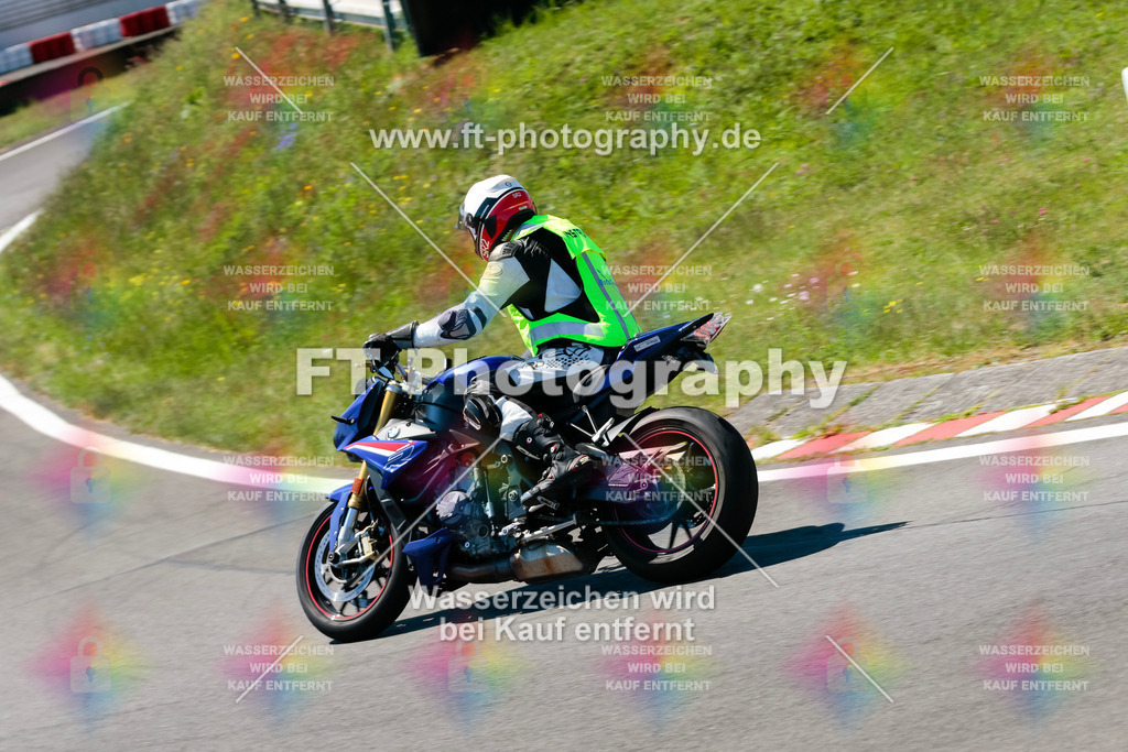 Moto-TeamOBK-22407 | Hier findet Ihr Bilder von Touristenfahrten auf der Nürburgring Nordschleife oder von anderen Veranstaltungen die ich besucht habe. Viel Spass beim Durch Schauen 