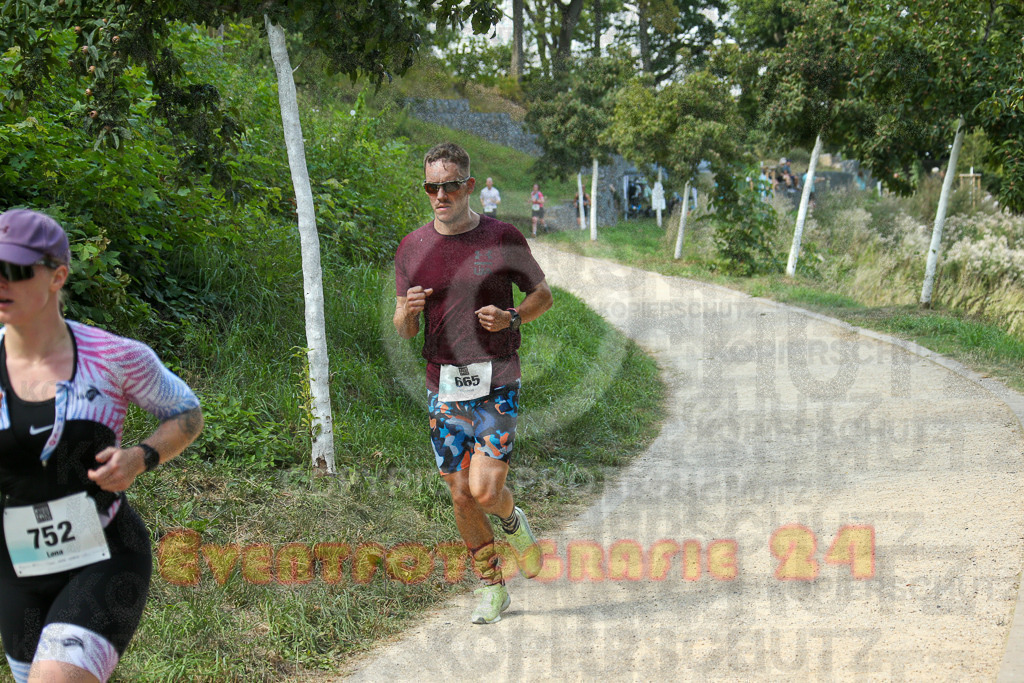 250824_1443_EX1_7311 | Sportfotografie im Rhein-Sieg Kreis, Köln, Bonn, NRW, Rheinland Pfalz, Hessen, etc. Unser Tätigkeitsfeld umfasst den Laufsport vom Volkslauf über den Marathon, Duathlon, Triathon bis zum Ultralauf wie Kölnpfad Ultra oder Schindertrail.