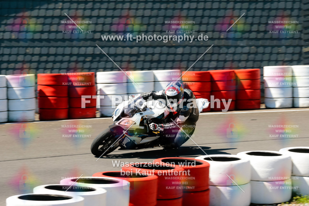 Moto-TeamOBK-21967 | Hier findet Ihr Bilder von Touristenfahrten auf der Nürburgring Nordschleife oder von anderen Veranstaltungen die ich besucht habe. Viel Spass beim Durch Schauen 