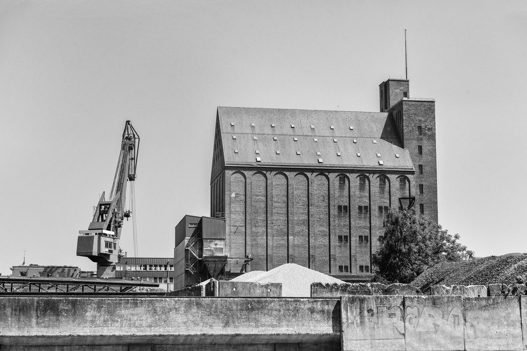 Siloturm | Der Siloturm beim Rheinhafen, Basel, Schweiz. - Realisiert mit Pictrs.com