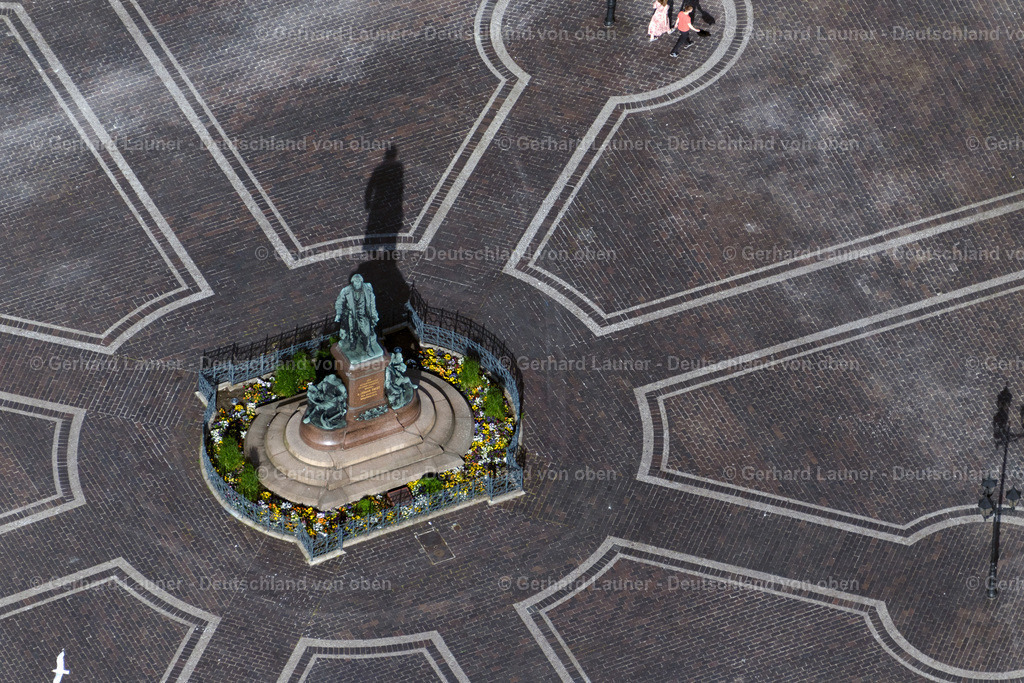 4030364 | BREMERHAVEN 01.06.2020 Platz- Ensemble Theodor-Heuss-Platz im Innenstadt- Zentrum im Ortsteil Mitte-Süd in Bremerhaven im Bundesland Bremen, Deutschland. // Ensemble space an place Theodor-Heuss-Platz in the inner city center in the district Mitte-Sued in Bremerhaven in the state Bremen, Germany. Foto: Gerhard Launer