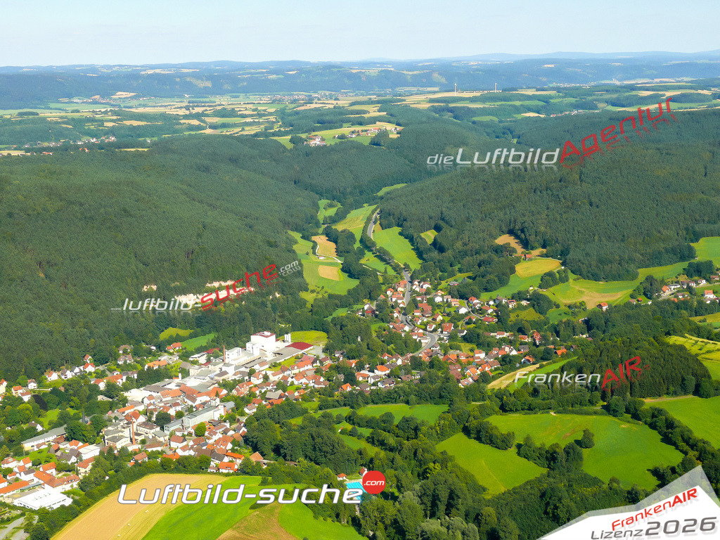 Die Luftaufnahme der Stadt Weissenbrunn wurde vom UL-Flugzeug heraus erstellt ( keine Drohne )- hohe Auflösung für beste Qualität
