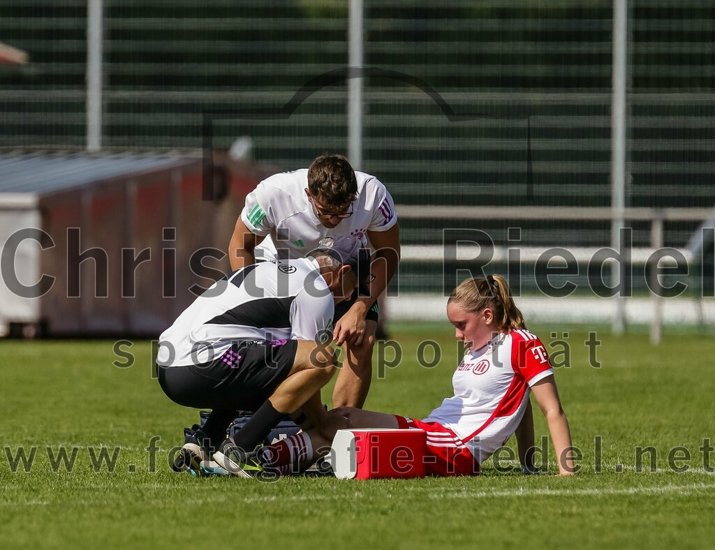 2023-09-09_106_FC_Bayern_Muenchen_gegen_SC_Freiburg | Aschheim, Deutschland, 09.09.2023:
Fußball, B-Juniorinnen-Bundesliga Süd 2023 / 2024, 1. Spieltag, FC Bayern München gegen SC Freiburg, Endergebnis: 4:0

Foto: Christian Riedel / fotografie-riedel.net