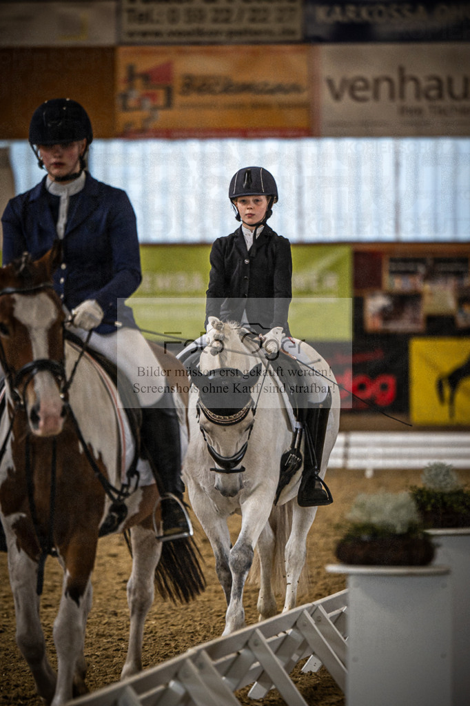 DOS_2253 | Entdecke hochwertige Reitturnierfotos von Foto Oger. Professionell, emotional und authentisch – jetzt Lieblingsmomente im Shop bestellen.Deutschlandweite Turnierfotografie. - Realisiert mit Pictrs.com