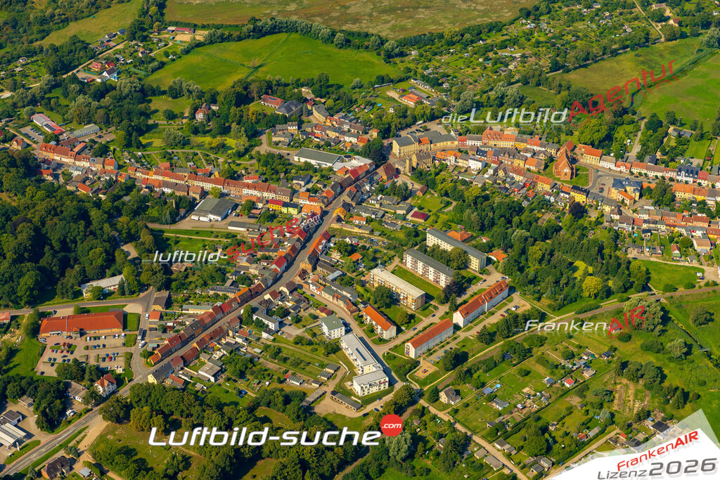 Luftbild Vs Google Maps  Sternberger Straße  Brüel -Das Luftbild wurde 2025 vom UL-Flugzeug heraus erstellt ( keine Drohnenluftbilder ) - Hochauflösende Luftaufnahme -Nicht vergleichbar mit Google Maps oder Satelittenbilder- Die Geschenkidee !Mit Lizenz und Bildrechte bestellbar